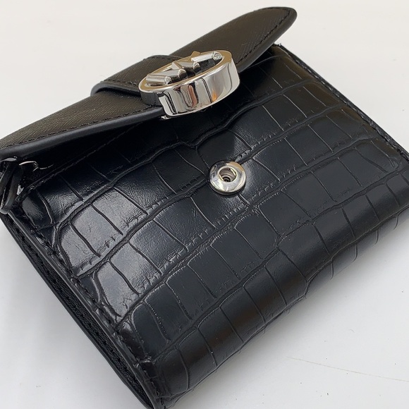 MICHAEL KORS
Carmen Medium Faux Leather Wallet
BLACK COLOR - Picture 6 of 11